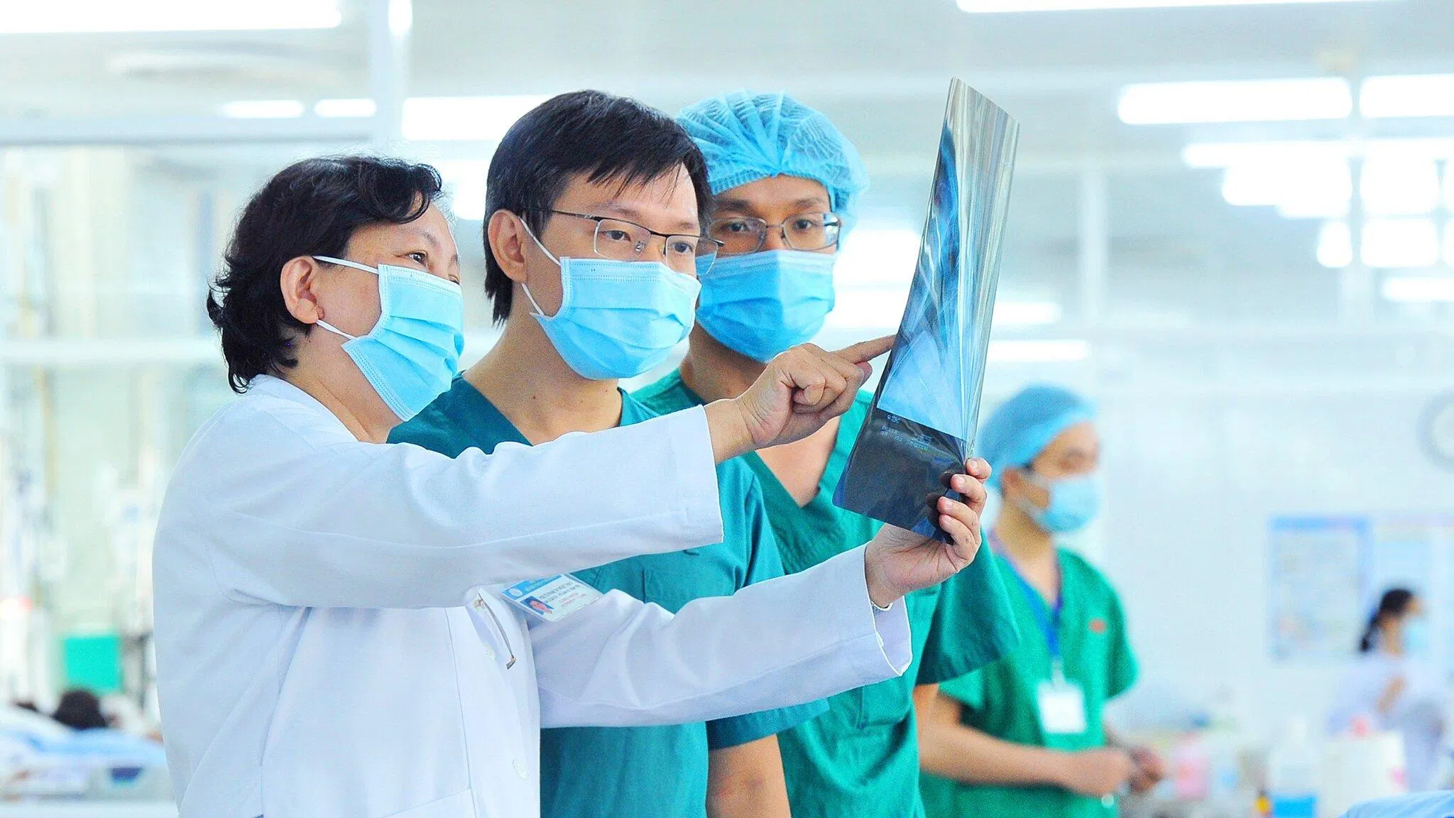 Công việc của bác sĩ (Ảnh: Internet)