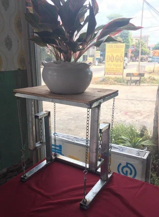 Bàn dây xích có thật hay chỉ là trò đùa? (Ảnh: Internet). Bàn dây xích có thật hay chỉ là trò đùa? (Ảnh: Internet).