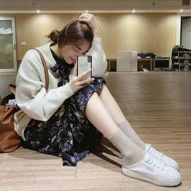 Mix cùng chân váy cũng cực xinh (Nguồn: Internet) Mix cùng chân váy cũng cực xinh (Nguồn: Internet)