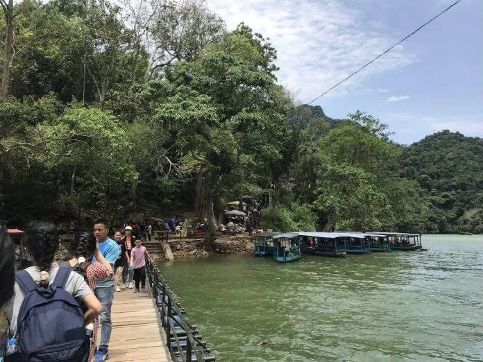 Đền An Mạ đón nhiều người đến dâng hương (Ảnh: Thảo Vân). Đền An Mạ đón nhiều người đến dâng hương (Ảnh: Thảo Vân).