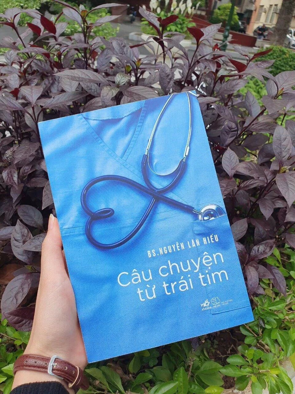 Bìa sách Câu chuyện từ trái tim. (Nguồn: BlogAnChoi)