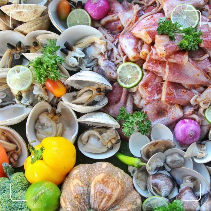 Các món ăn tại Nhà hàng buffet hải sản Azure Beach Lounge Pullman Đà Nẵng (Ảnh Internet)
