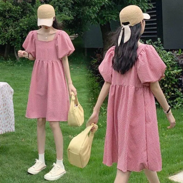 Babydolls có thể kết hợp với mũ vải, túi trơn hoặc họa tiết đều đẹp. Nguồn: Internet.