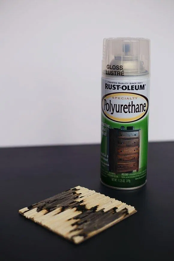 Xịt thêm vài lớp polyurethane rồi để cho khô là xong (Nguồn: Internet) Xịt thêm vài lớp polyurethane rồi để cho khô là xong (Nguồn: Internet)