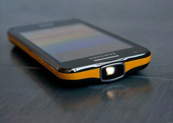 Điện thoại tích hợp máy chiếu Galaxy Beam của Samsung (Ảnh: Internet).