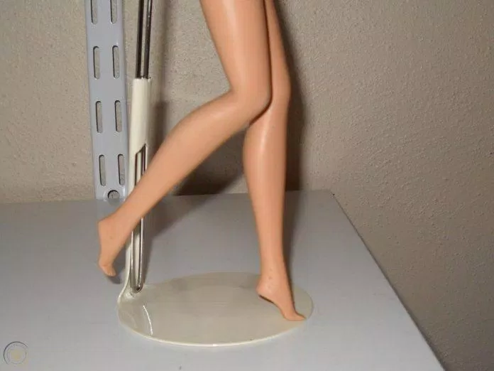 Đôi chân của búp bê Barbie (Ảnh: Internet).