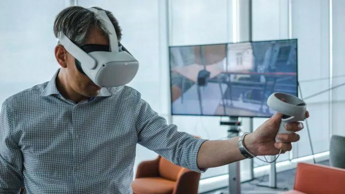 Chơi game kết hợp VR và AR sẽ là tương lai không xa (Ảnh: Internet).