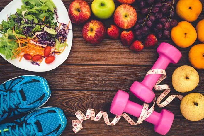 Giảm cân lành mạnh là sự kết hợp giữa chế độ ăn uống đầy đủ dinh dưỡng và tập thể dục thường xuyên (Ảnh: Internet).
