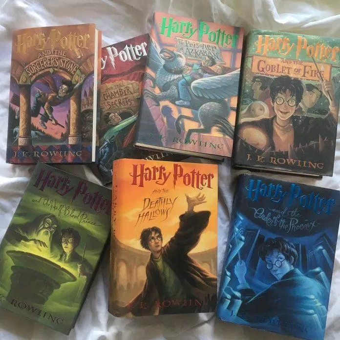 Truyện Harry Potter của tác giả J.K.Rowling (Ảnh: Internet)