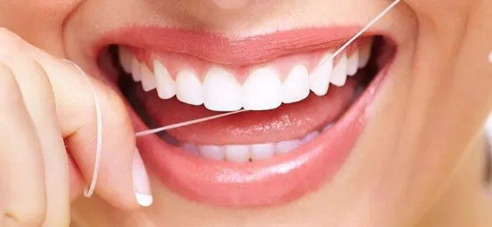 Thay vì sử dụng tăm tre truyền thống thì chỉ nha khoa hay tăm nước sẽ tốt hơn (Ảnh: Internet) Thay vì sử dụng tăm tre truyền thống thì chỉ nha khoa hay tăm nước sẽ tốt hơn (Ảnh: Internet)