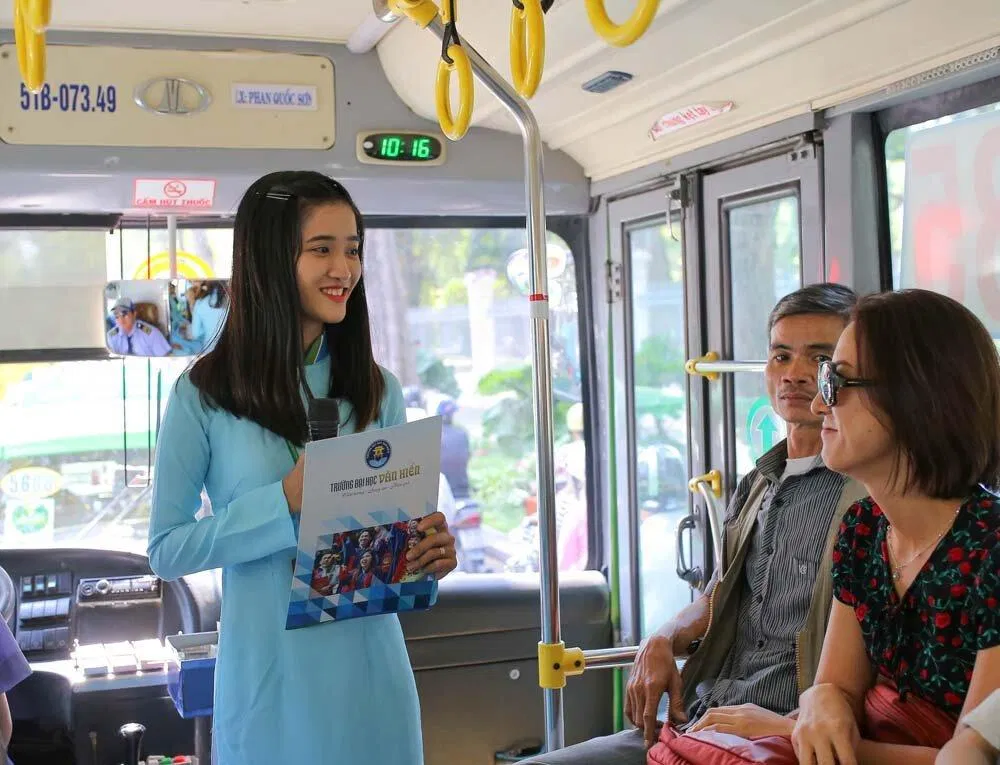 Hướng dẫn viên du lịch là công việc vừa tích lũy kỹ năng và tài chính dồi dào cho sinh viên (Nguồn: Internet)