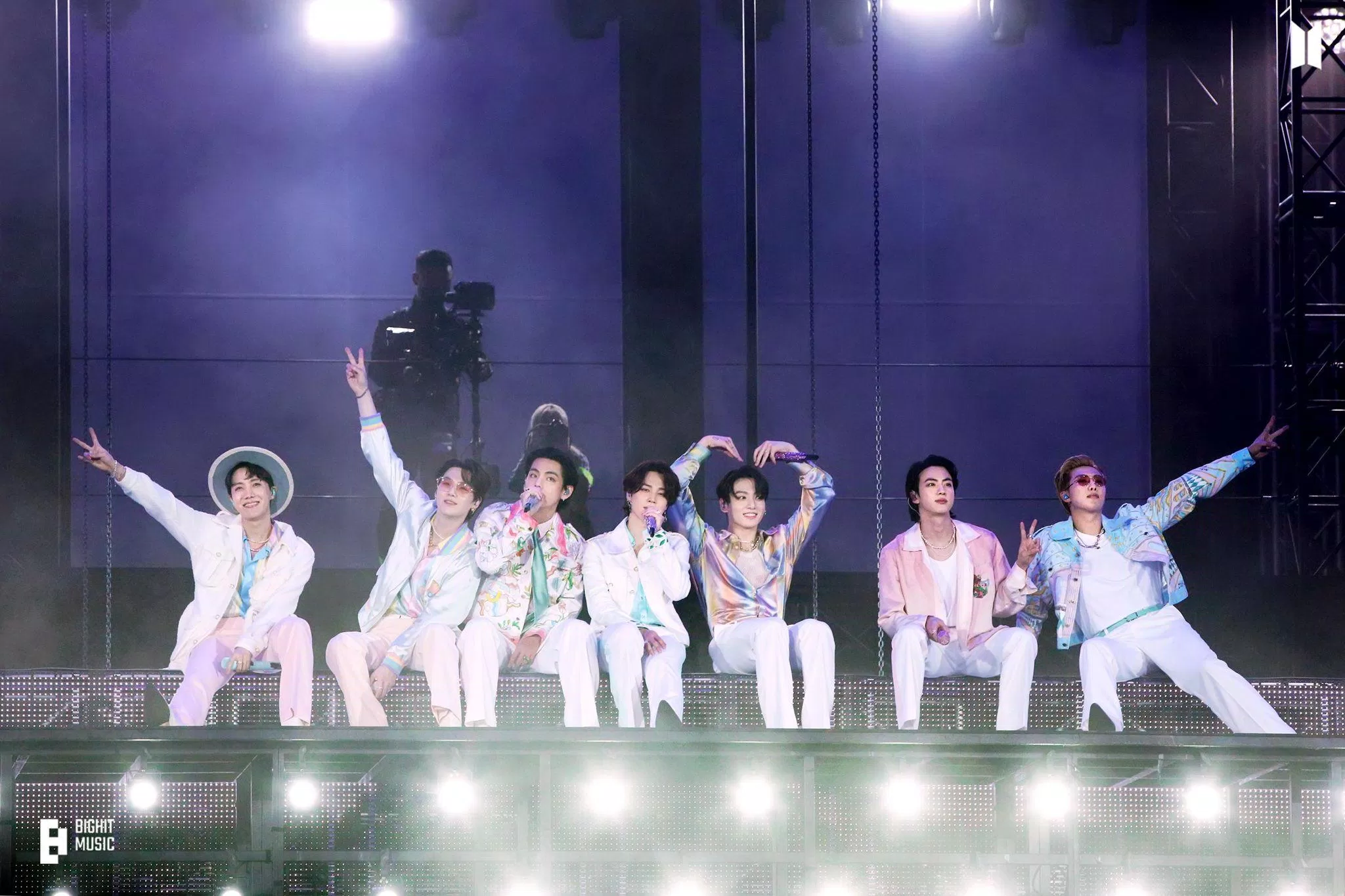 Fan bất bình cách HYBE lấp liếm sau những lùm xùm khiến BTS bị vạ lây trong thời gian qua album BTS comeback game họp cổ đông Hybe nghĩa vụ quân sự thời gian