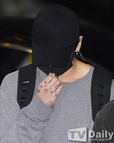 Những hình xăm ban đầu của Jungkook được hé lộ (Ảnh: Internet)