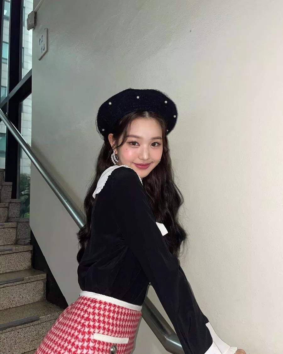 Vẻ ngoài ngọt ngào và đáng yêu của Jang Won Young khi đội nón beret (Nguồn: Internet)