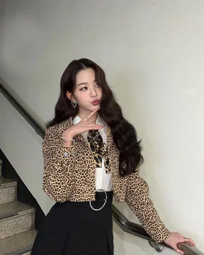 Jang Won Young sở hữu một bộ sưu tập các mẫu áo jacket (Nguồn: Internet) Jang Won Young sở hữu một bộ sưu tập các mẫu áo jacket (Nguồn: Internet)