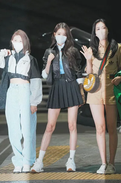 Năng động và trẻ trung khi mix cùng áo jacket (Nguồn: Internet) Năng động và trẻ trung khi mix cùng áo jacket (Nguồn: Internet)