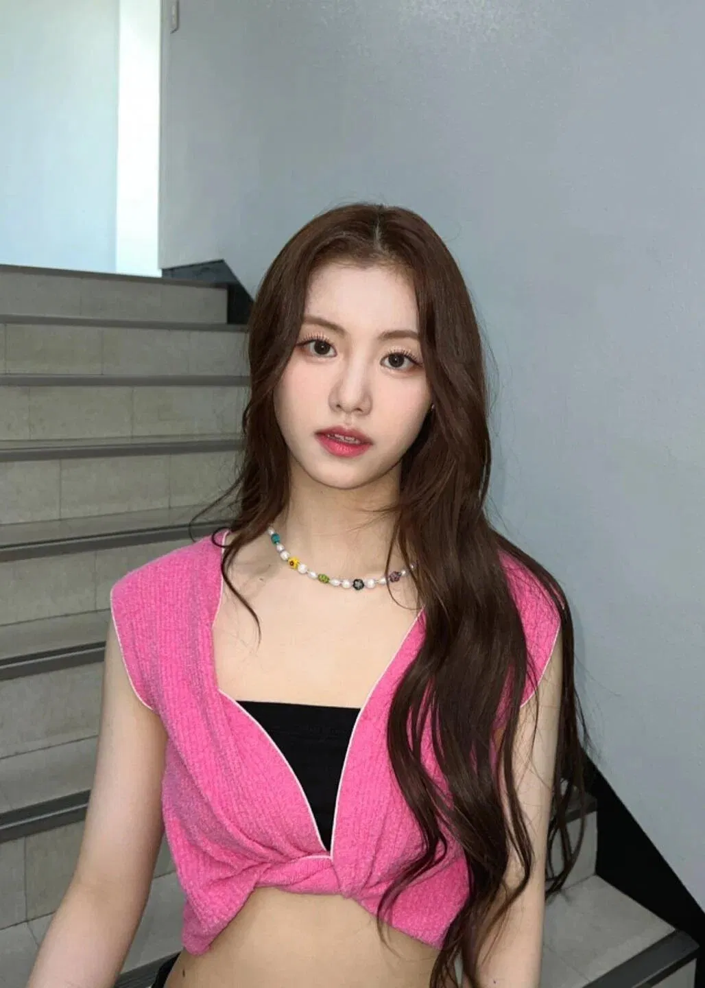 HYBE lẫn Source Music đều đang thể hiện thái độ vô cùng chần chứ trước việc có kết luận chính thức về scandal này của Kim Garam (Nguồn: Internet)