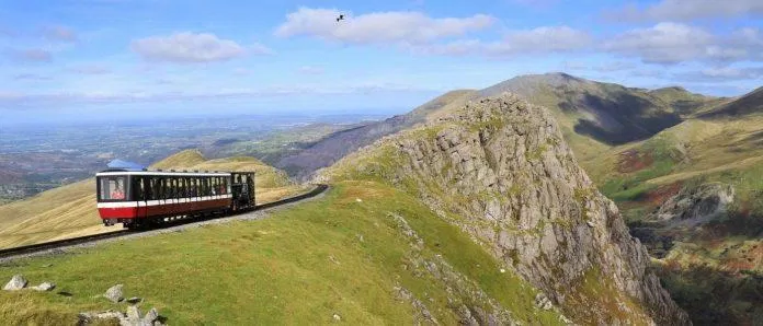 Tuyến tàu leo núi Llanberis - Núi Snowdon (Ảnh: Internet) Tuyến tàu leo núi Llanberis - Núi Snowdon (Ảnh: Internet)