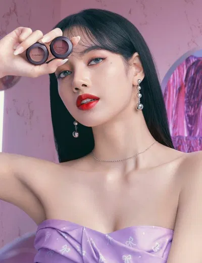 Lisa cực kỳ xinh đẹp với Layout MakeUp đến từ MAC Cosmetics (ảnh: Internet)