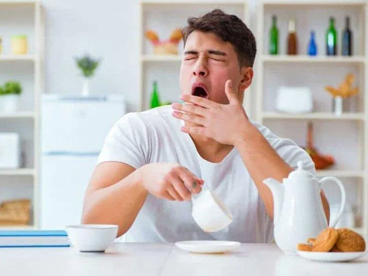 Ăn càng no càng dễ buồn ngủ (Ảnh: Internet). Ăn càng no càng dễ buồn ngủ (Ảnh: Internet).