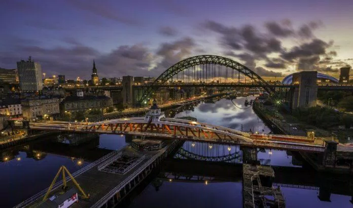 Thành phố Newcastle trên sông Tyne (Ảnh: Internet) Thành phố Newcastle trên sông Tyne (Ảnh: Internet)