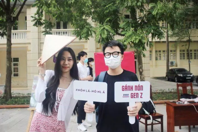 Nguyễn Hà Ngọc Minh (bên trái) - Leader dự án cùng với người bạn của mình (Nguồn ảnh: Internet) Nguyễn Hà Ngọc Minh (bên trái) - Leader dự án cùng với người bạn của mình (Nguồn ảnh: Internet)