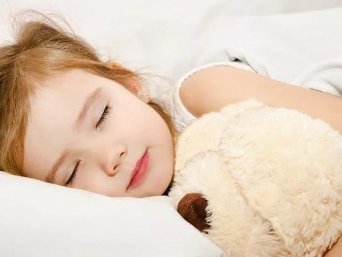 Trẻ em và người lớn có nhu cầu ngủ khác nhau (Ảnh: Internet).