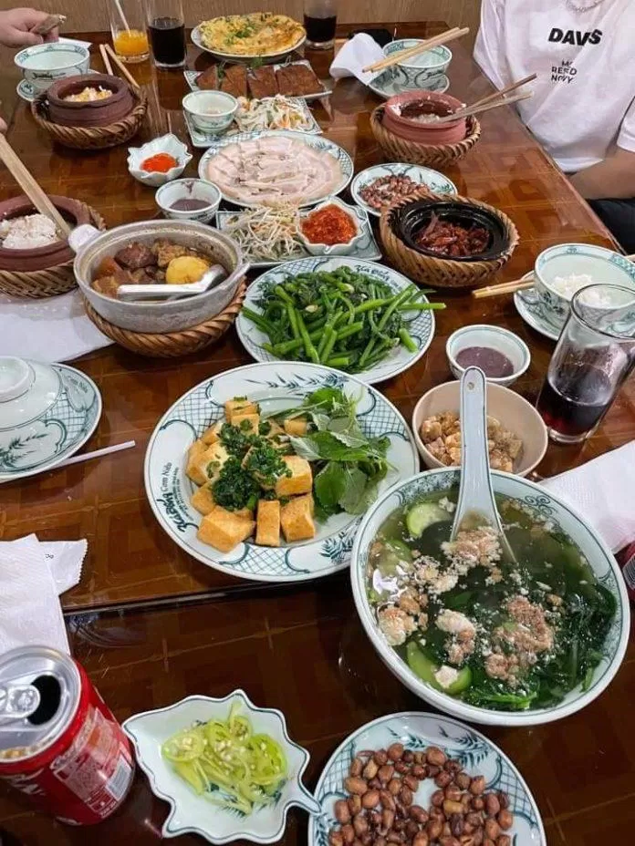 Các món ăn tại Quán cơm 3 cá bống Đà Nẵng (Ảnh Internet)