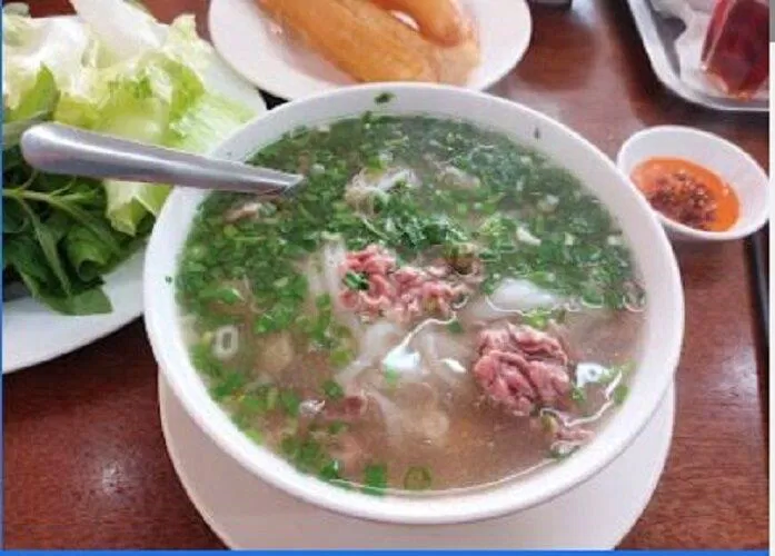 Phở đậm màu