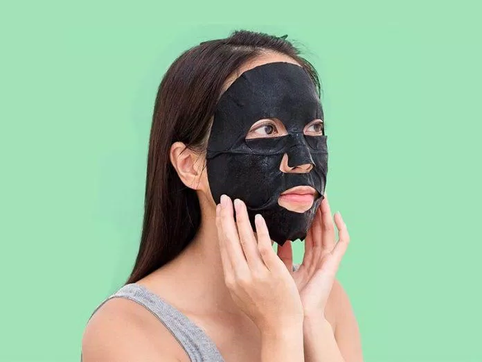 Comment utiliser le masque en feuille Dr.Morita Platinum Colloid & Obsidian Extraction Brightening Black Facial Mask (Source: Internet)