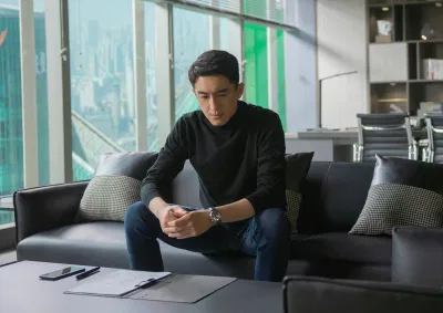 Lâm Canh Tân mang đến phong thái tổng giám chín chắn, từng trải thương trường. (Ảnh: Internet)