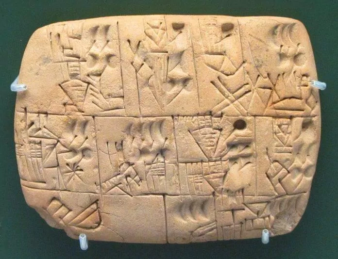 Sách của người Sumer được khắc lên đất sét (Nguồn: Internet).