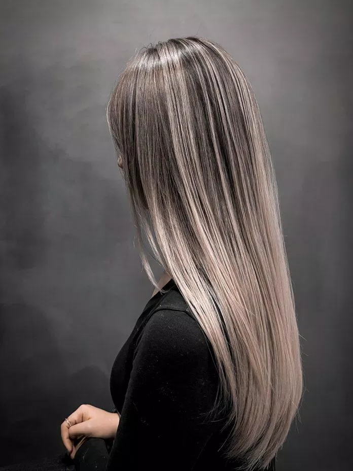 Tóc duỗi tại Pinky Pixie Salon có độ bóng mượt và tự nhiên.