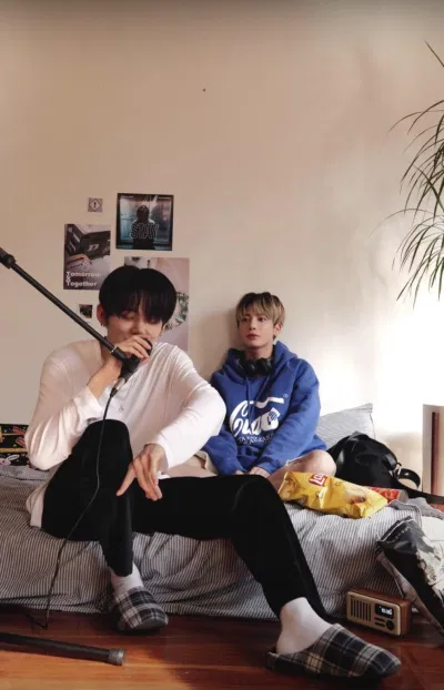 Yeonjun và Taehyun - thành viên cùng nhóm cover STAY (The Kid LAROI, Justin Bieber) (nguồn: TOMORROW X TOGETHER OFFICIAL)