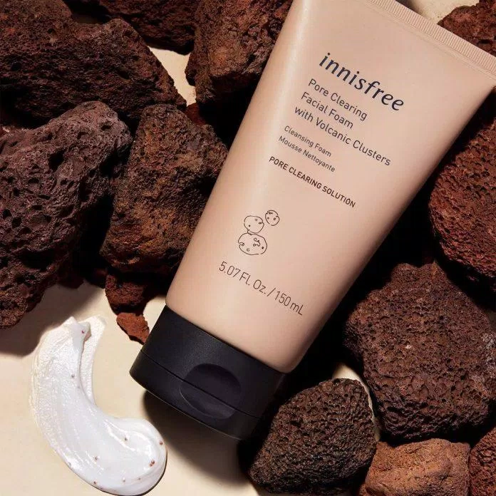 Sữa rửa mặt Innisfree Jeju Volcanic Pore Cleansing Foam (Nguồn: Internet)