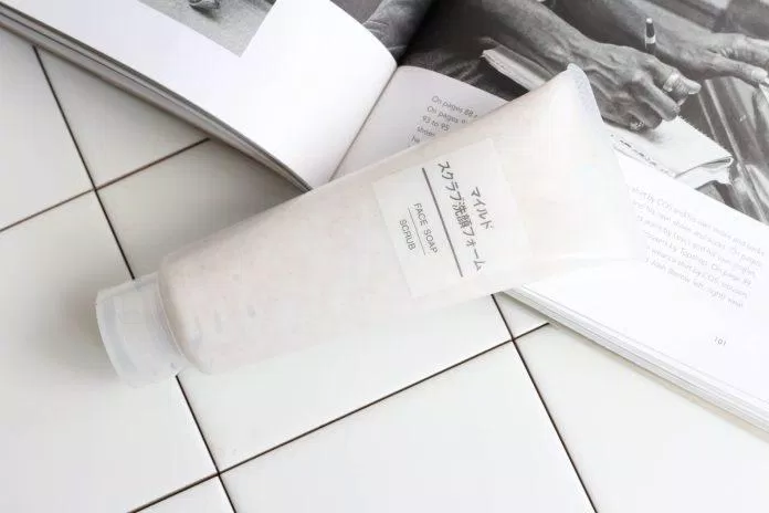 Sữa rửa mặt tẩy tế bào chết Muji Face Soap Scrub (Nguồn: Internet)