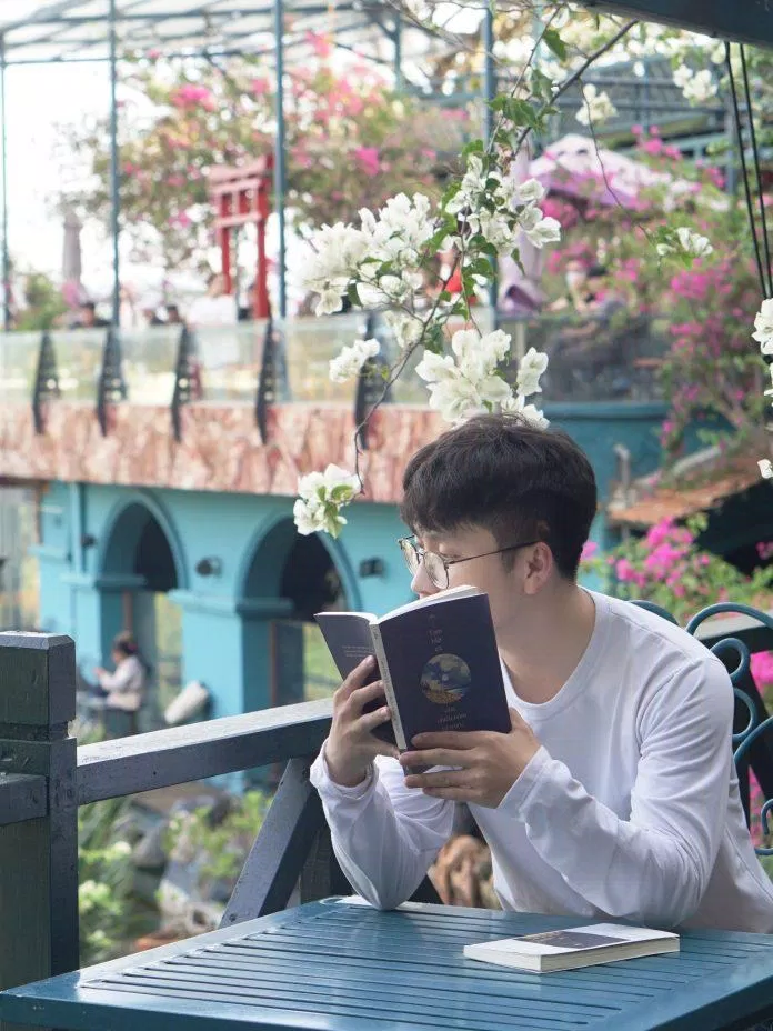 Ảnh chụp trầm tư suy nghĩ