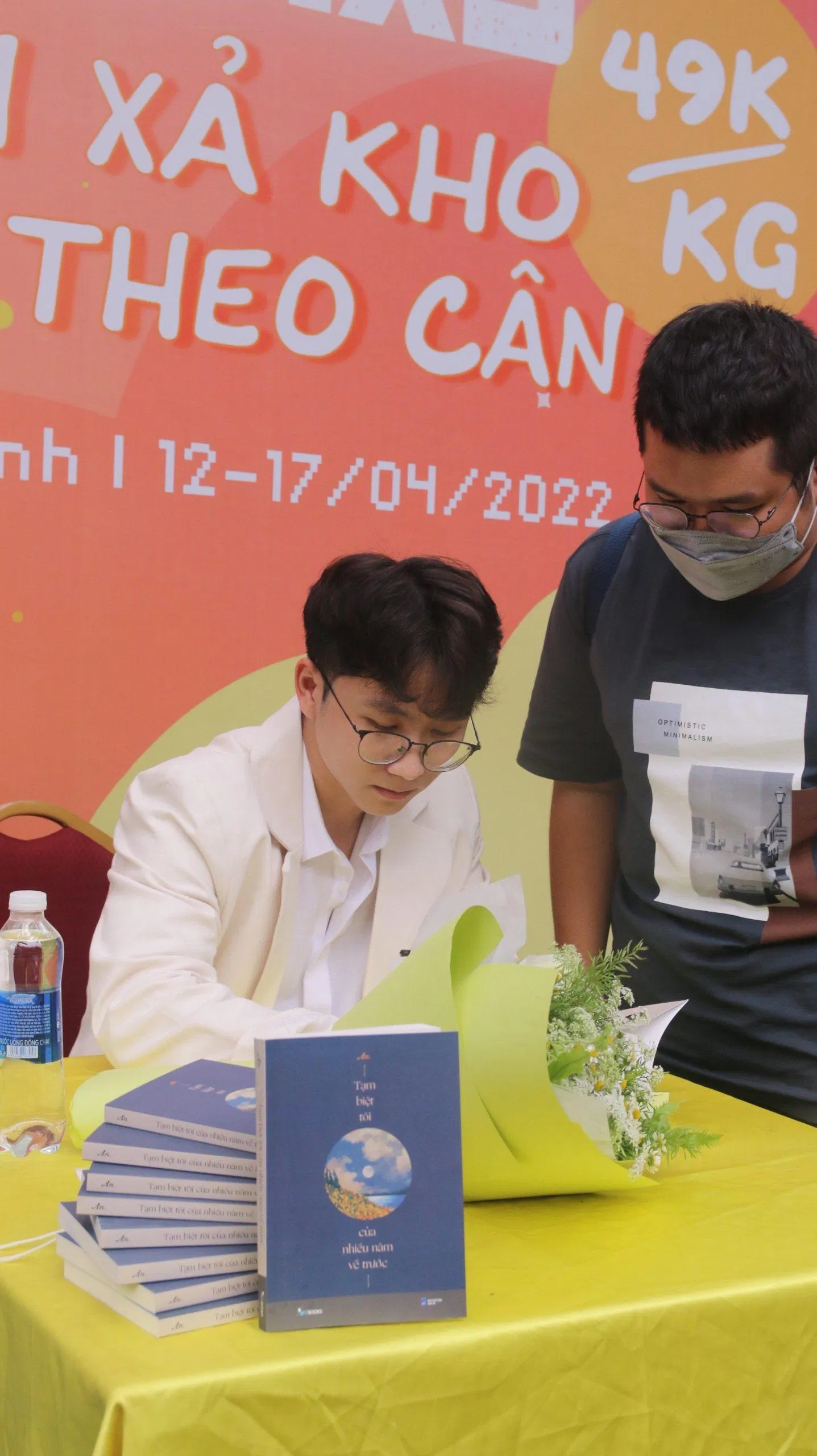 An xuất hiện với dáng vẻ rất thân thiện trong buổi ra mắt sách mới. (Ảnh: anplanet)