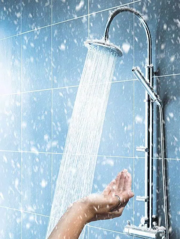 Tắm nước lạnh giúp cơ thể tăng sức bền (Nguồn: Internet)