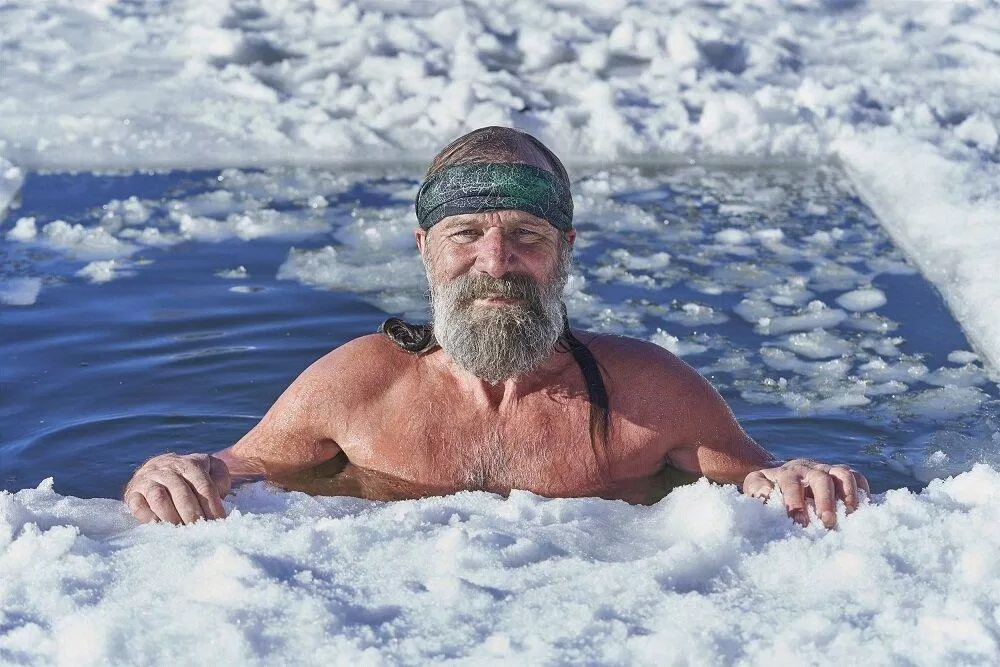 Ông Wim Hof được mệnh danh là “siêu nhân” với khả năng chịu lạnh phi thường (Nguồn: Internet) Ông Wim Hof được mệnh danh là “siêu nhân” với khả năng chịu lạnh phi thường (Nguồn: Internet)