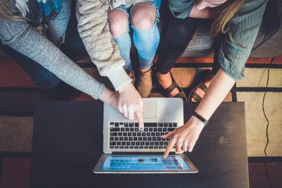 Tìm kiếm cơ hội thiện nguyện online (Ảnh: Internet) Tìm kiếm cơ hội thiện nguyện online (Ảnh: Internet)