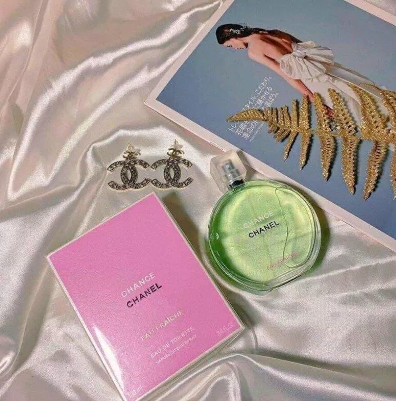 Chanel Chance Eau Fraiche với thiết kế tròn dẹp đặc trưng (Nguồn: Internet)