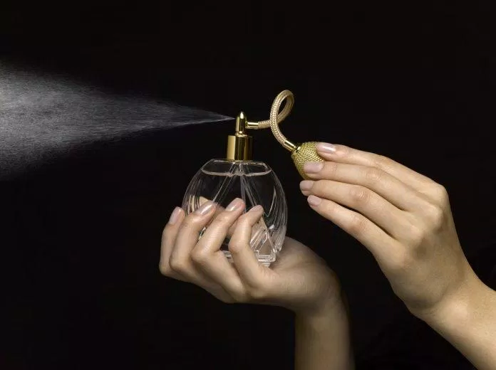 Nước hoa mùi gỗ có thể dùng được cho cả nam và nữ (Nguồn: Internet) Nước hoa mùi gỗ có thể dùng được cho cả nam và nữ (Nguồn: Internet)