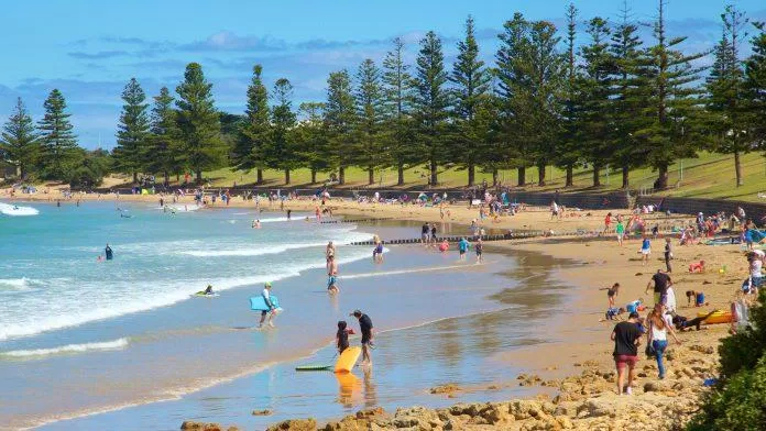 Bãi biển Torquay (Ảnh: Internet) Bãi biển Torquay (Ảnh: Internet)