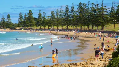 Bãi biển Torquay (Ảnh: Internet) Bãi biển Torquay (Ảnh: Internet)