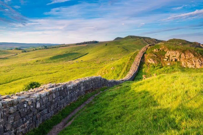 Tường biên giới Hadrian (Ảnh: Internet)