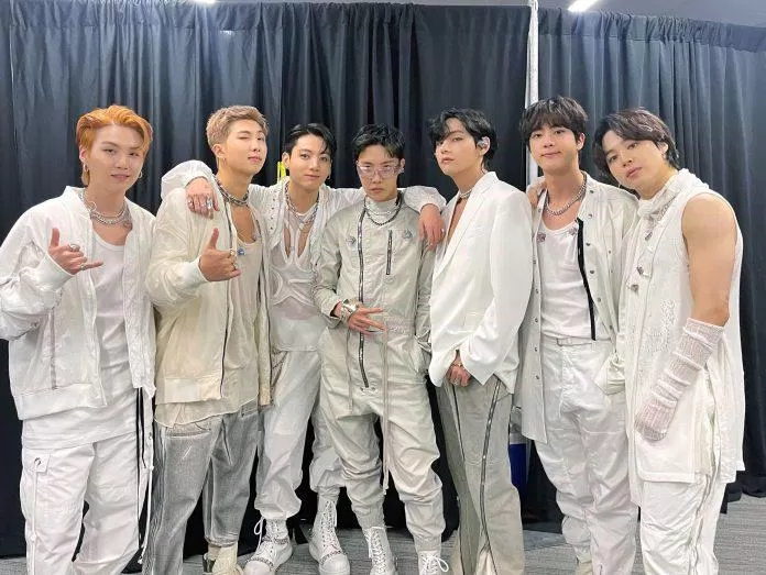 Việc BTS bị ảnh hưởng nặng nề bởi các tin đồn thất thiệt trong khi cận kề ngày comeback khiến cộng đồng fan đồng lòng chỉ trích và tẩy chay HYBE (Nguồn: Internet)