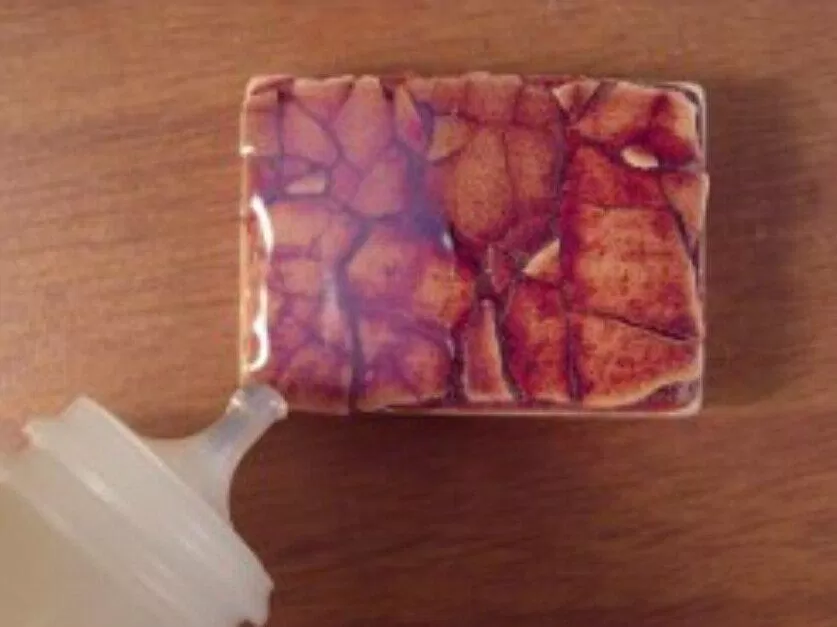 Phủ men để tạo độ bóng (Nguồn: Internet) Phủ men để tạo độ bóng (Nguồn: Internet)