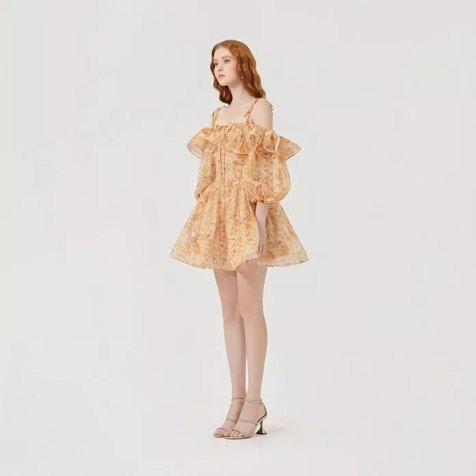 Đầm xòe tay ngắn xếp nếp vải voan hoa cam (Nguồn: internet)