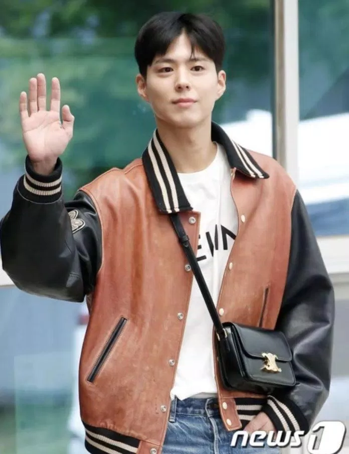 Cùng người bạn thân Park Bo Gum đến Pháp tham dự CELINE show (Ảnh: Internet) Cùng người bạn thân Park Bo Gum đến Pháp tham dự CELINE show (Ảnh: Internet)